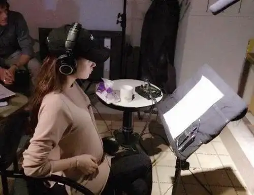 昆凌怀二胎6个月终现孕肚!素颜依然纤瘦