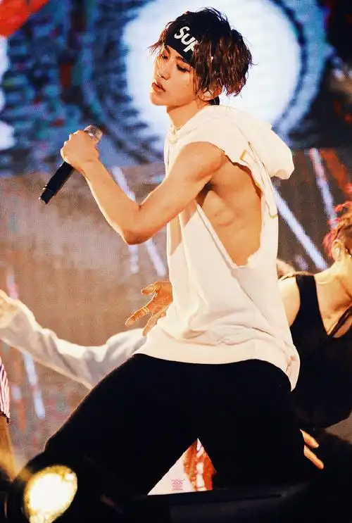 蔡徐坤##蔡徐坤穆格勒香氛全球代言人