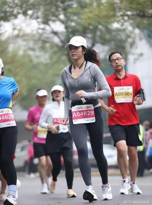 女跑者很难受,马拉松后劲大|半马|跑步|马拉松比赛|上海马拉松_网易订