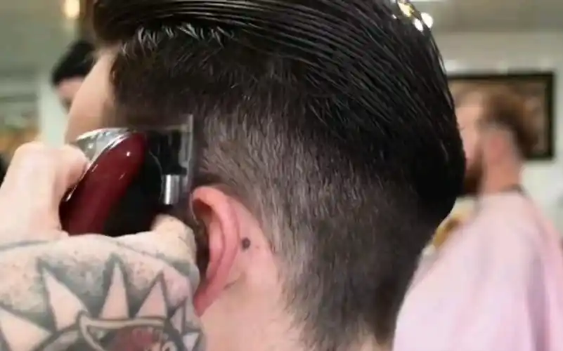 【浴血黑帮】发型教程 当外国小哥哥剃了剃刀党发型的样子 最后有点