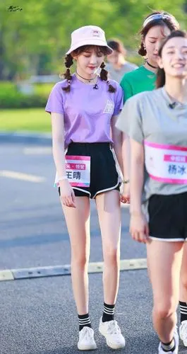 根据王晴的微博资料来看,她是1995年3月12日出生,今年25岁,山东人