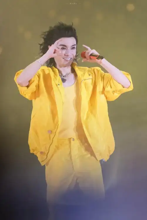 2023华晨宇火星演唱会#「0910北京鸟巢站」ending和我们拜拜比心敌