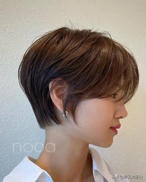 短烫发发型图片(从短到长女发18款推边短发很利落)(7)