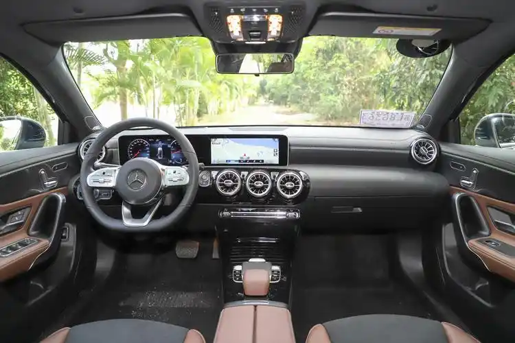 奔驰a 180车型正式上市 售价23.28万元