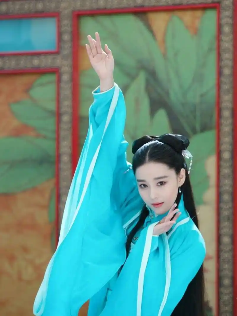 张馨予古装剧照