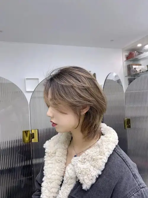 女款鲻鱼头不挑脸型的发型不挑脸型的发型,鲻鱼头短发,真的很好看"甜