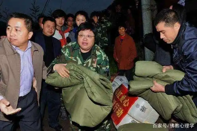 韩红捐款超10亿,助养280多名孤儿!无奈好人已快破产丨战疫日记