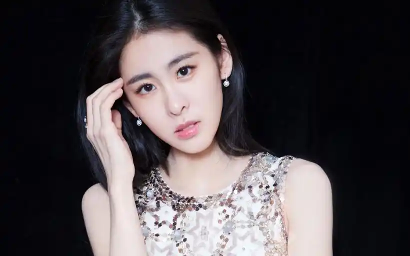 p>张碧晨(diamond),1989年9月10日出生于天津市,中国内地流行乐女歌手