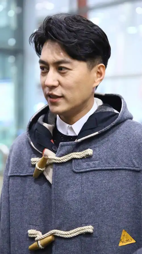 靳东:跑龙套22年成名,因"假文人"翻车,如今成中老年妇女偶像