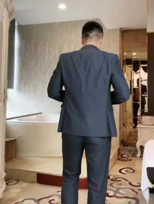 舞蹈好学情难自控背影杀