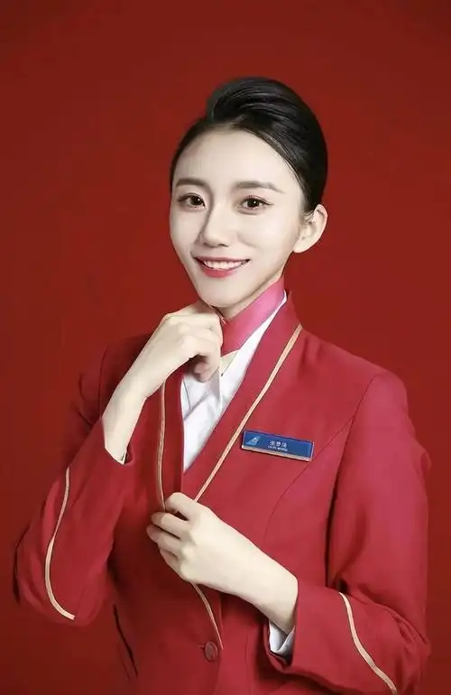 时尚空姐精致美丽的时尚空姐南方航空制服你们喜欢吗