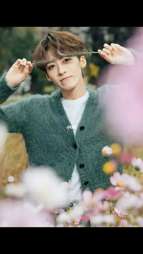 何洛洛真的是每次让我见到都会感叹一句的帅