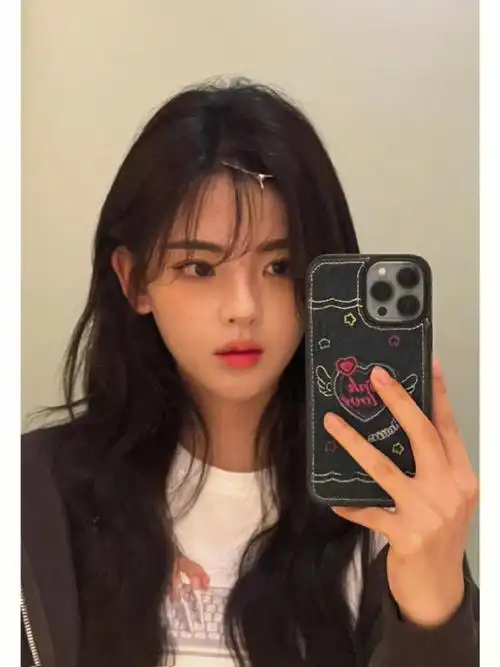 杨超越剪刘海了