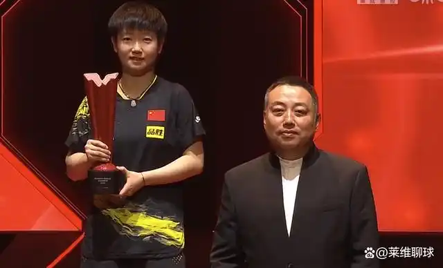 王曼昱陈梦只能死心,看刘国梁对孙颖莎的颁奖动作,就懂一姐是谁