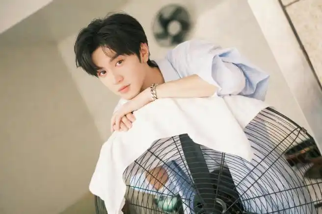 好喜欢陈哲远这组写真 清新又日常909090(给有颜有演技的演员多