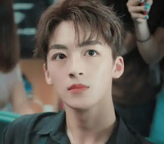 何洛洛为什么是第二个何洛洛?何洛洛原名是不是叫徐一宁