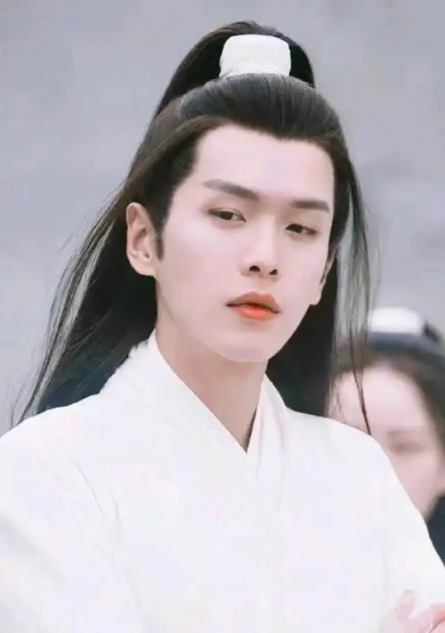 张若昀携手杨紫开启古装传奇,林允周奇助阵,新剧人气飙升