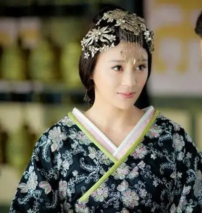 2013年,电视剧《王的女人》中袁姗姗版虞姬,于正剧.