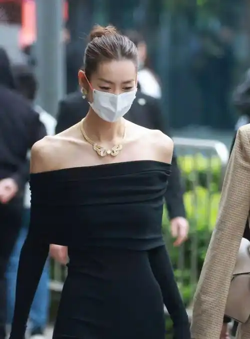 刘雯不愧是国际超模!红毯上光芒万丈,1米78的身材比例让人心动