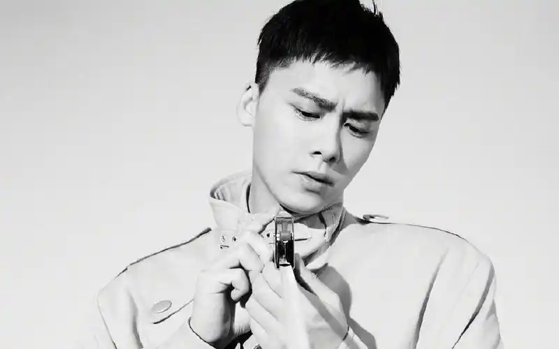 李易峰酷帅有型写真桌面壁纸 - tt98图片网