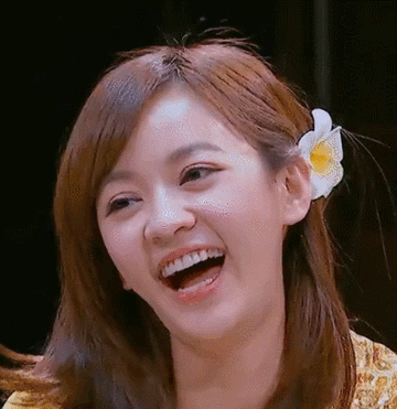 可爱开心捂嘴明星大侦探笑呵呵综艺表情包陈意涵gif动图_动态图_表情