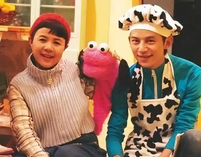 回顾金龟子刘纯燕我生命中没有退休两个字永远跟孩子们在一起