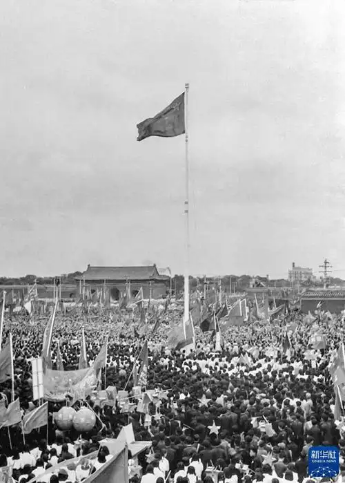新华社发 中国照片档案馆馆藏  点评展现开国大典历史时刻.