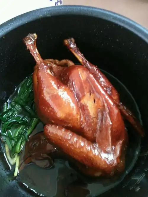 美食 正文 起锅倒入电饭煲 以平日煮饭的习惯加水 煮熟后就可以享受