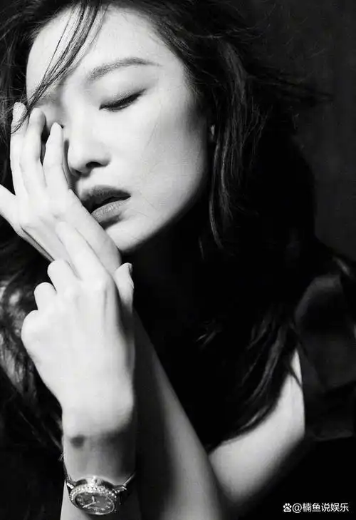 倪妮作为娱乐圈的气质女神,一直都很有曝光度,长相高级,身材高挑,不管