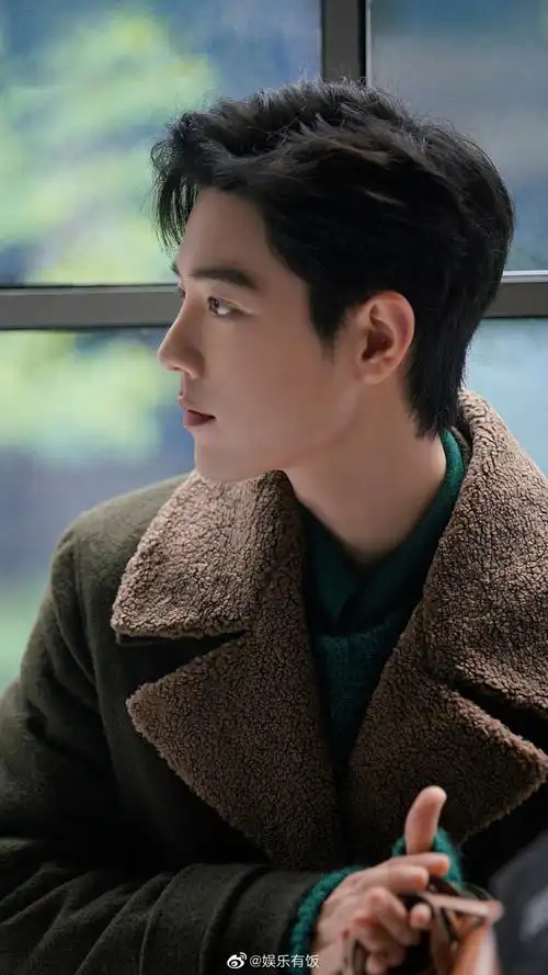 深夜发布肖战最新大片