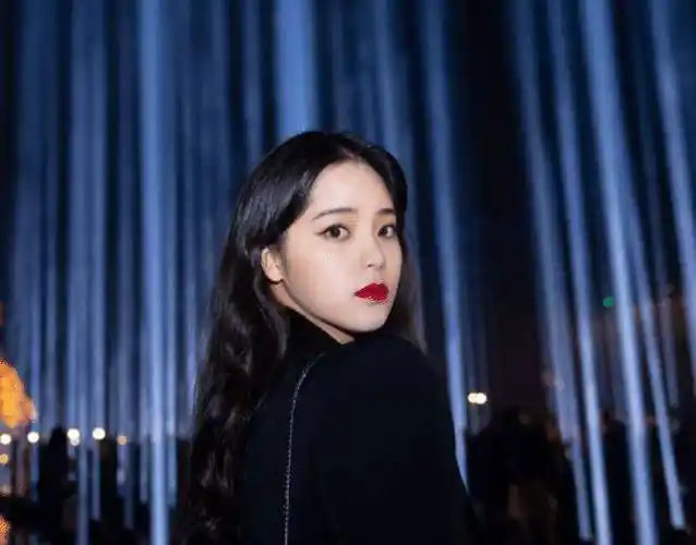 欧阳娜娜录卸妆视频,看到她的"素颜"后,求你以后别化妆了!