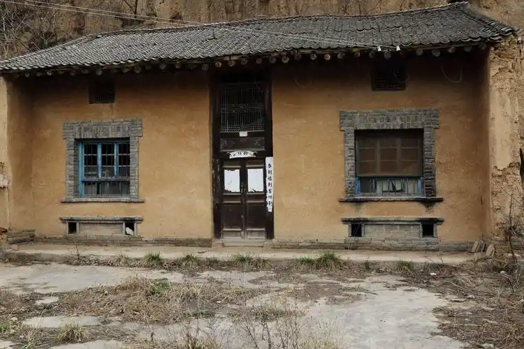 其它 故乡的老屋 写美篇  现在,人们大多都放弃农村,离乡背井在外奔波