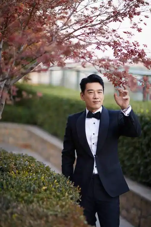 演员王耀庆,为了省房租娶了房东的女儿,结婚20年零绯闻_郭晏青_时候