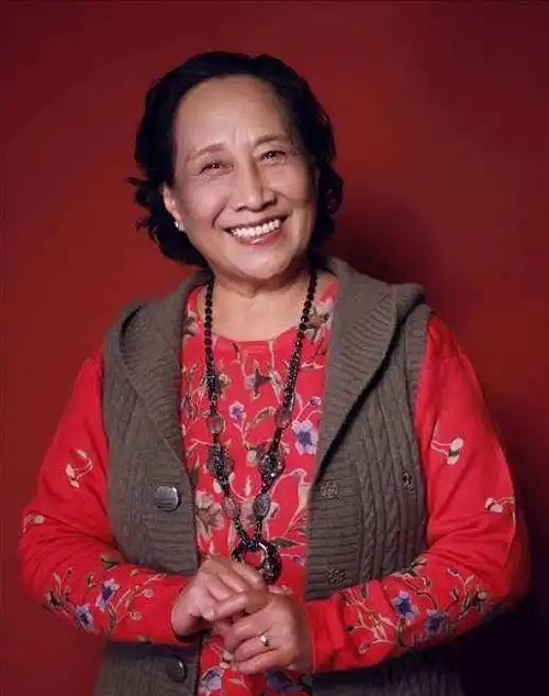 也让很多人想起自己的奶奶,其实除了家有儿女这部电视剧外,孙桂田还曾