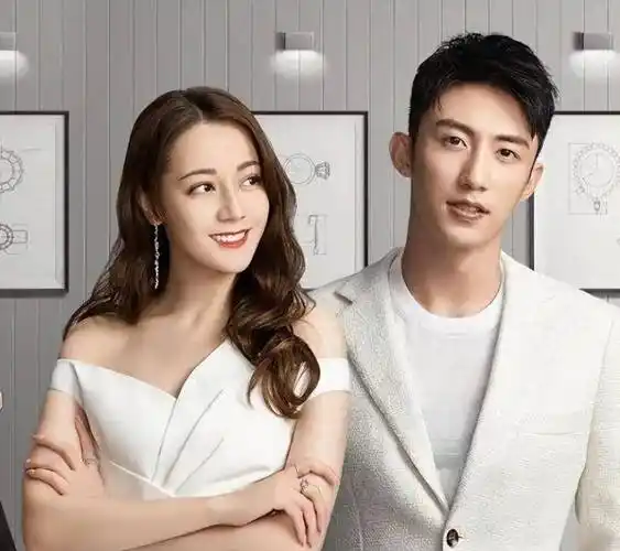 后来,有传言说黄景瑜爱上了比他小9岁的演员迪丽热巴.