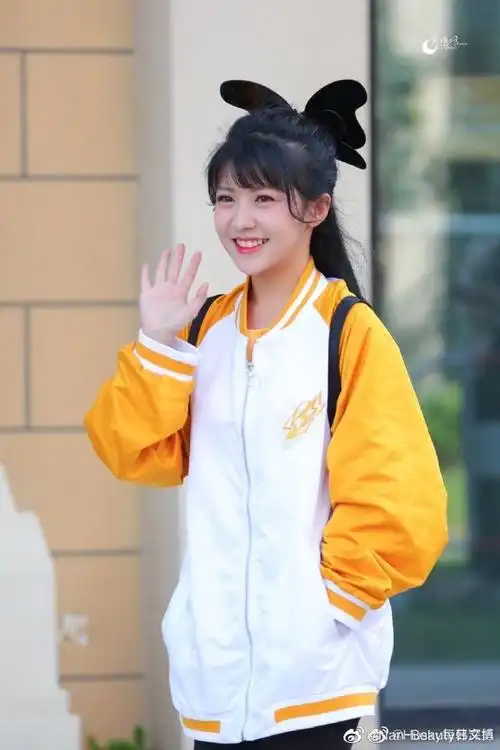 最近整理了一下录制战至巅峰给小七@赖美云做的发型分享一下,一个从