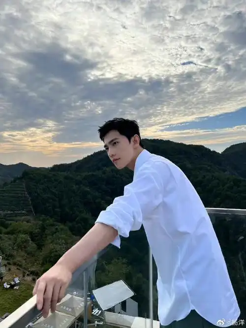 杨洋分享日常vlog##杨洋辗转奔波里的点滴瞬间vlog