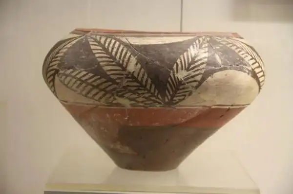 西王村类型是仰韵文化的重要部分,它上呈遗风,下启龙山文化