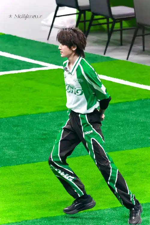 宋亚轩超话  20240705 tf家族夏日运动会 in 澳门  射箭要帅气还是