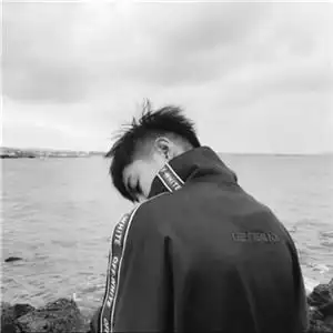 男生头像伤感孤独头像黑白失去了一切失去了所有