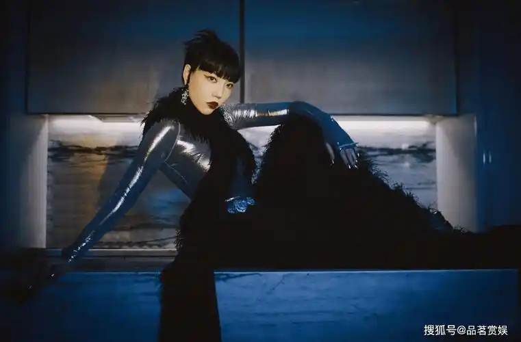 事实证明,一线歌手中"消失"的吴莫愁,早已走上一条"不归路"