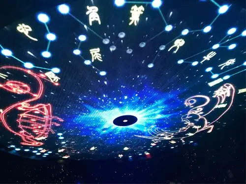 里用现代光电科技为我们展示了宇宙万物瞬息万变,自成规律的八卦图