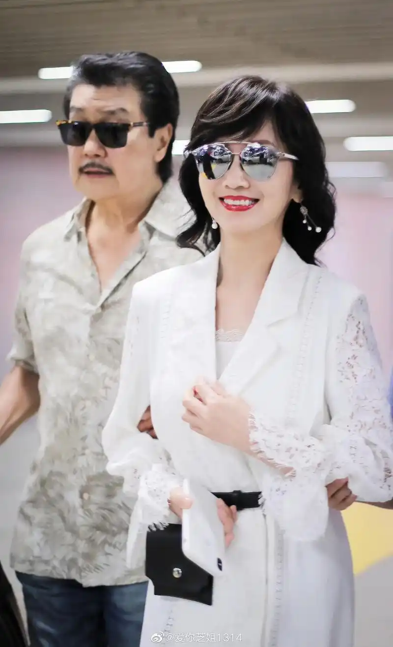 赵雅芝穿搭系列3,一件衣服只穿一次,什么时候不穿的衣服能卖给 - 抖音