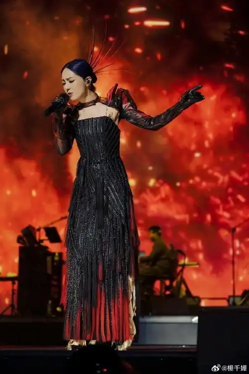 杨千嬅农历生日夜感性发文:希望新朋友由稀客变为熟客,为梦想热辣滚烫