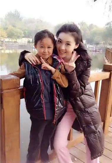 原创袖珍人朱洁因身高被叫矮矬子嫁袖珍人秦学士被宠成公主