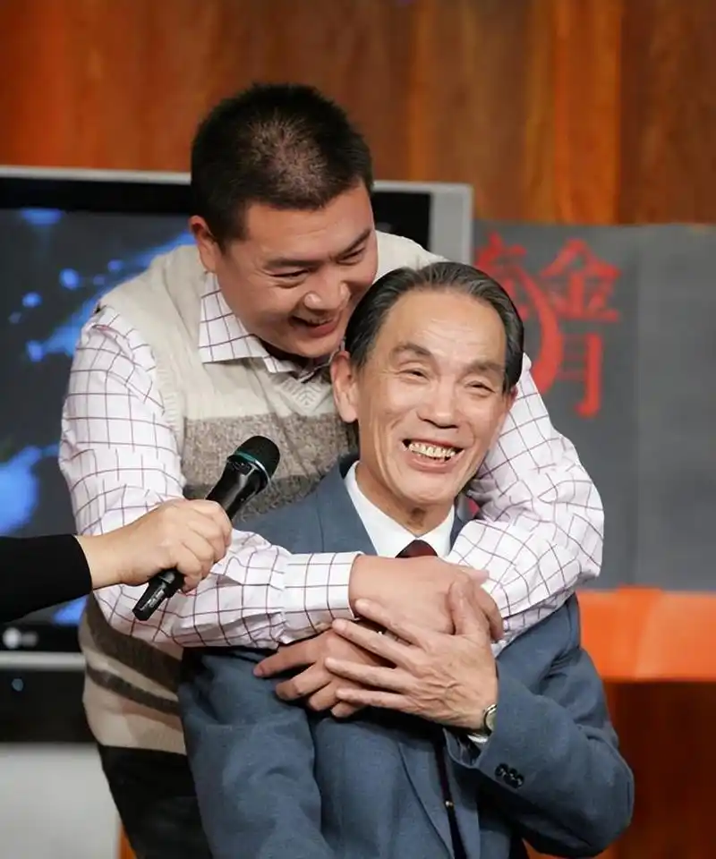 赵尔康是一位著名男演员,他的一生充满了传奇色彩