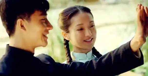 《红高粱》的背后有蒋雯丽的帮助,之后黄轩还直接和汤唯演了新戏,真是