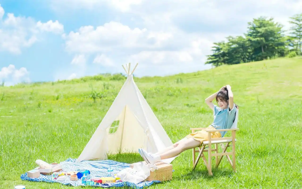 丸子头可爱美女户外阳光唯美桌面壁纸图片大全高清大图预览1920x1200