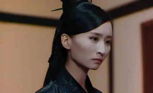 任嘉伦与聂欢曾在电视剧《通天狄仁杰》中都出演过角色,当时任嘉伦是