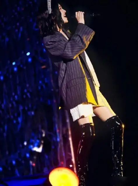 张韶涵天赐的声音造型好夸张不过天后就该有这气场好喜欢